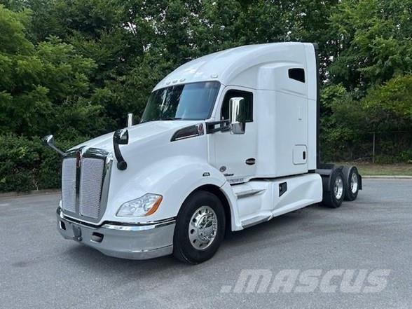 Kenworth T680 Conventional Trucks / Tractor Trucks