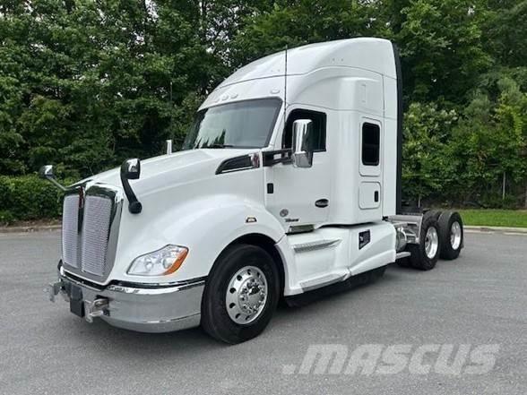 Kenworth T680 Conventional Trucks / Tractor Trucks
