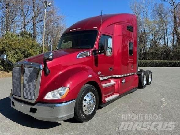 Kenworth T680 Conventional Trucks / Tractor Trucks