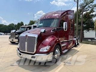 Kenworth T680 Conventional Trucks / Tractor Trucks