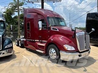 Kenworth T680 Conventional Trucks / Tractor Trucks