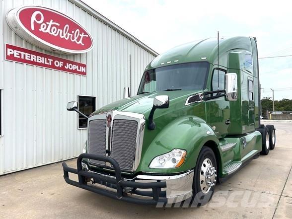 Kenworth T680 Conventional Trucks / Tractor Trucks