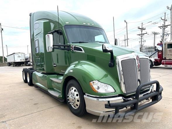 Kenworth T680 Conventional Trucks / Tractor Trucks