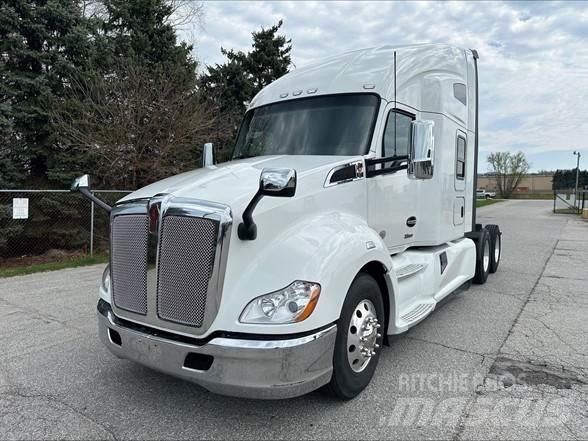 Kenworth T680 Conventional Trucks / Tractor Trucks