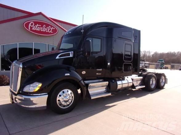 Kenworth T680 Conventional Trucks / Tractor Trucks