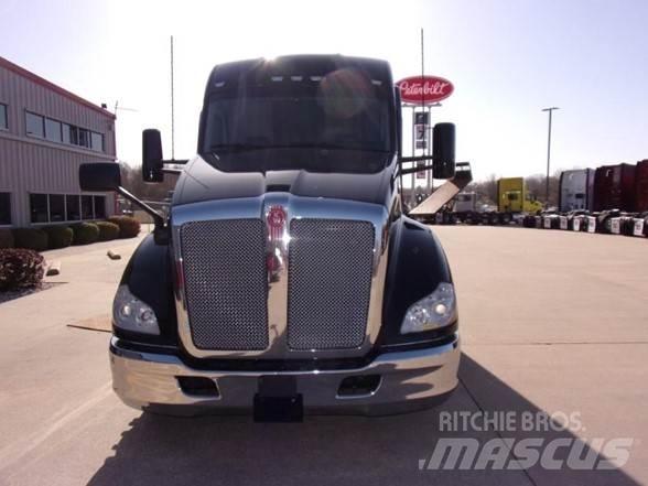Kenworth T680 Conventional Trucks / Tractor Trucks