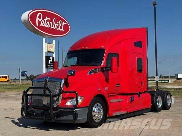 Kenworth T680 Conventional Trucks / Tractor Trucks
