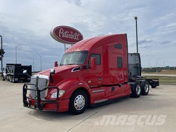 Kenworth T680 Conventional Trucks / Tractor Trucks