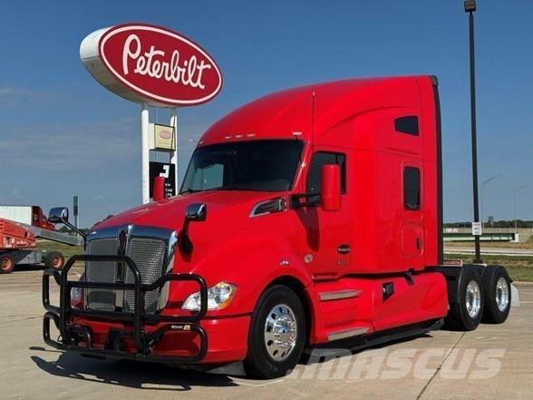 Kenworth T680 Conventional Trucks / Tractor Trucks