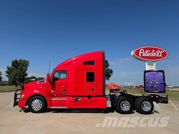 Kenworth T680 Conventional Trucks / Tractor Trucks