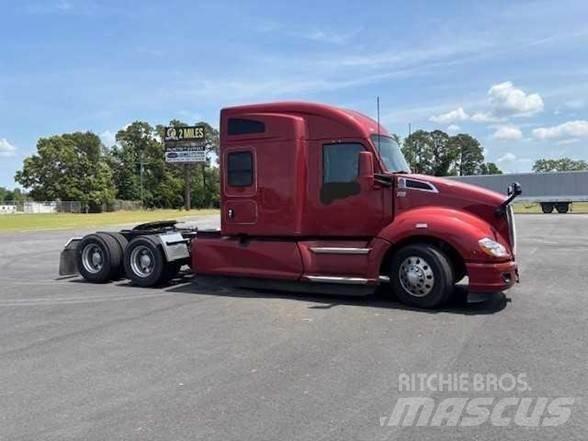 Kenworth T680 Conventional Trucks / Tractor Trucks