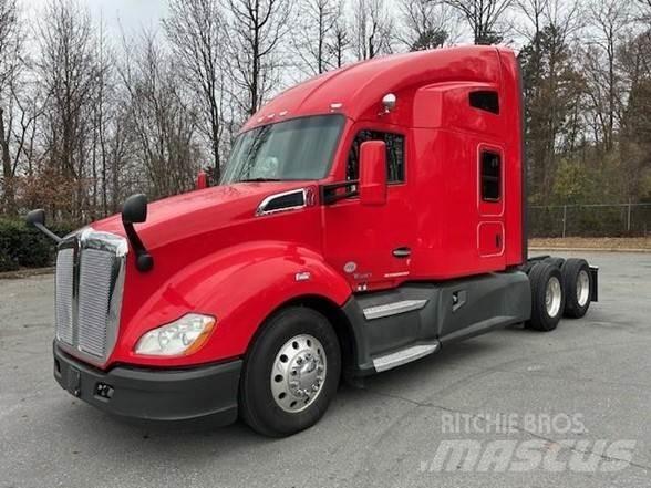 Kenworth T680 Conventional Trucks / Tractor Trucks