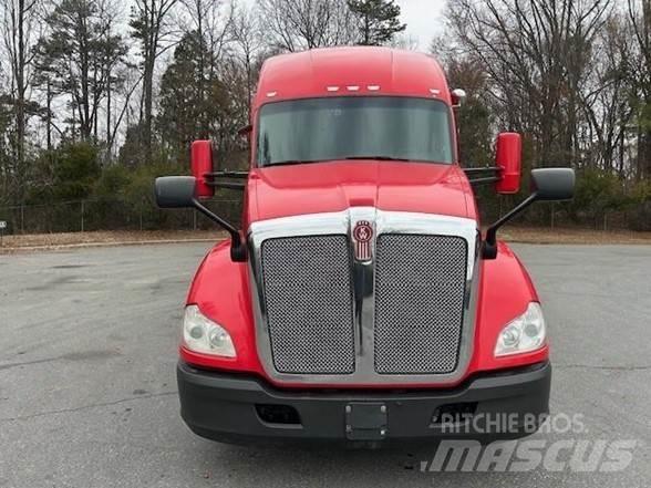 Kenworth T680 Conventional Trucks / Tractor Trucks