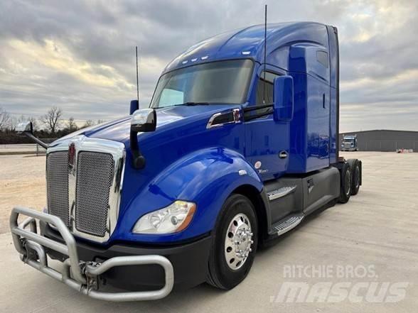 Kenworth T680 Conventional Trucks / Tractor Trucks
