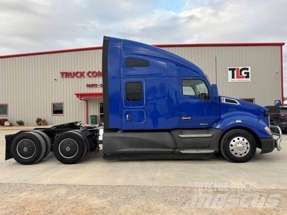Kenworth T680 Conventional Trucks / Tractor Trucks