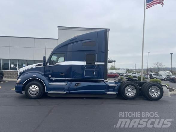 Kenworth T680 Conventional Trucks / Tractor Trucks