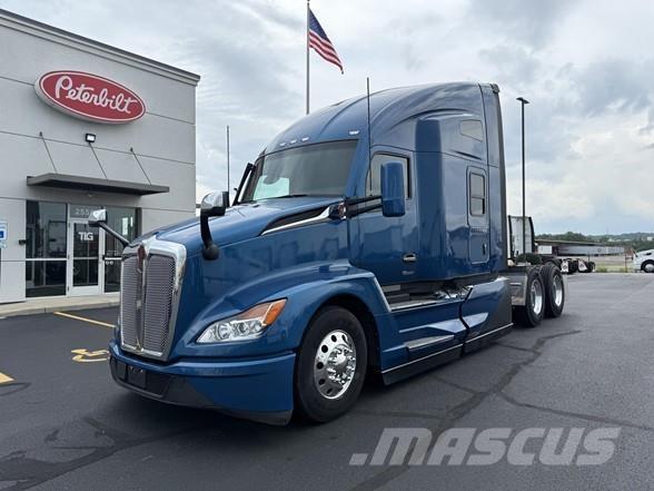 Kenworth T680 Conventional Trucks / Tractor Trucks