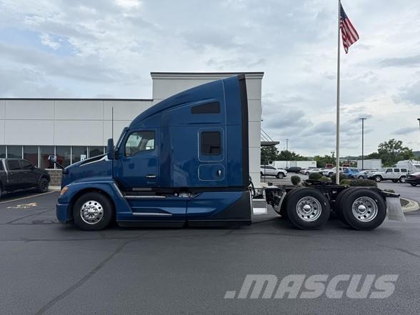 Kenworth T680 Conventional Trucks / Tractor Trucks