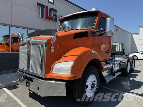 Kenworth T880 Conventional Trucks / Tractor Trucks
