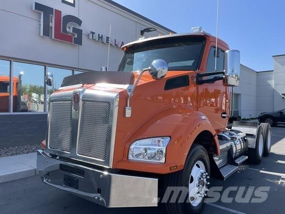 Kenworth T880 Conventional Trucks / Tractor Trucks