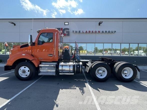 Kenworth T880 Conventional Trucks / Tractor Trucks