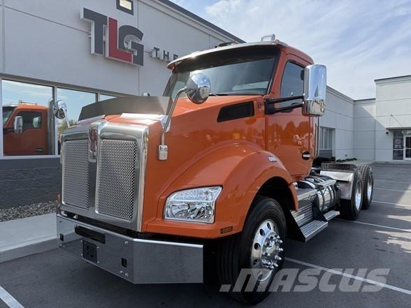 Kenworth T880 Conventional Trucks / Tractor Trucks