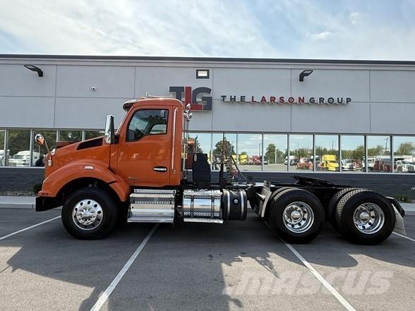 Kenworth T880 Conventional Trucks / Tractor Trucks