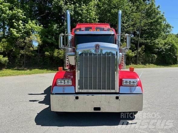 Kenworth W900 Conventional Trucks / Tractor Trucks
