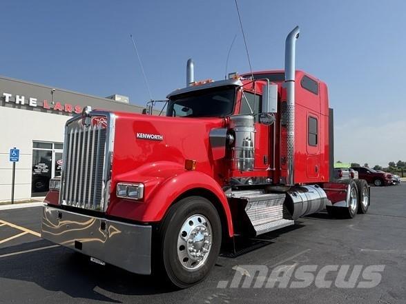 Kenworth W900 Conventional Trucks / Tractor Trucks