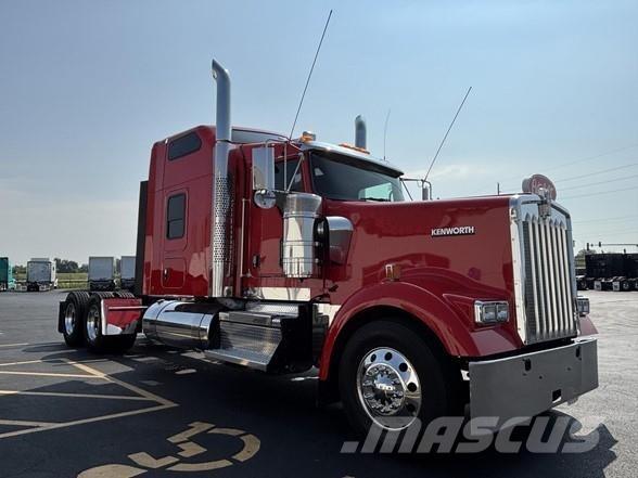 Kenworth W900 Conventional Trucks / Tractor Trucks