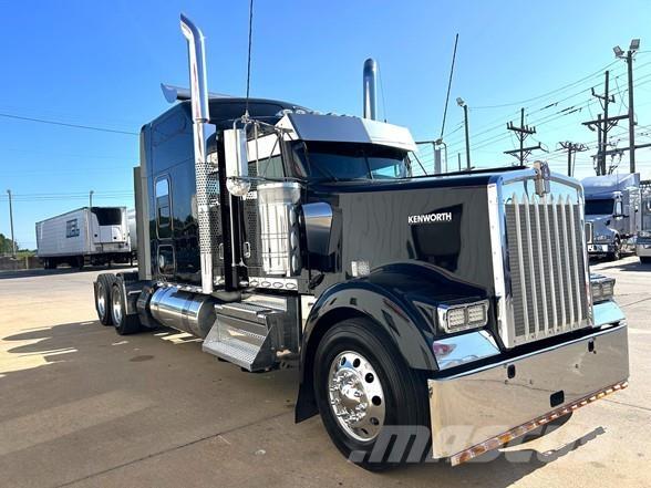 Kenworth W900 Conventional Trucks / Tractor Trucks