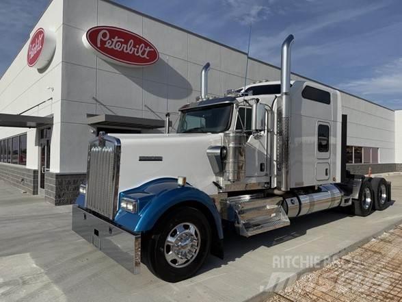 Kenworth W900B Conventional Trucks / Tractor Trucks