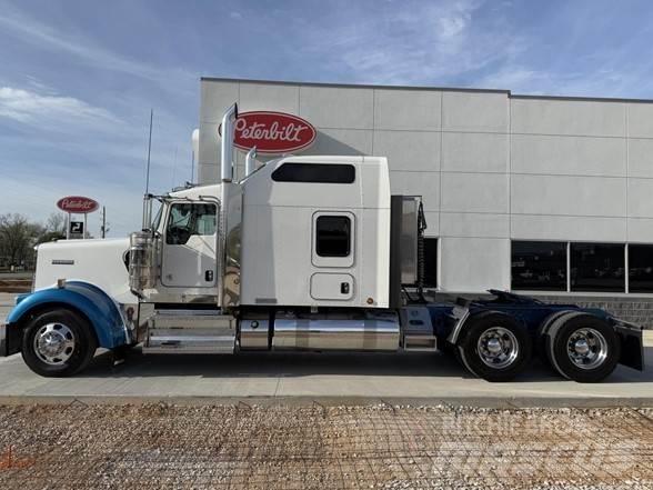 Kenworth W900B Conventional Trucks / Tractor Trucks