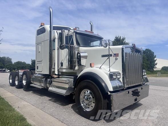Kenworth W900B Conventional Trucks / Tractor Trucks