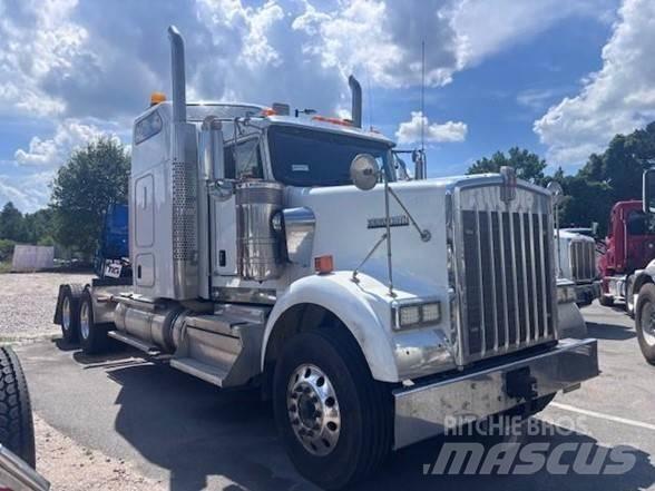 Kenworth W900B Conventional Trucks / Tractor Trucks