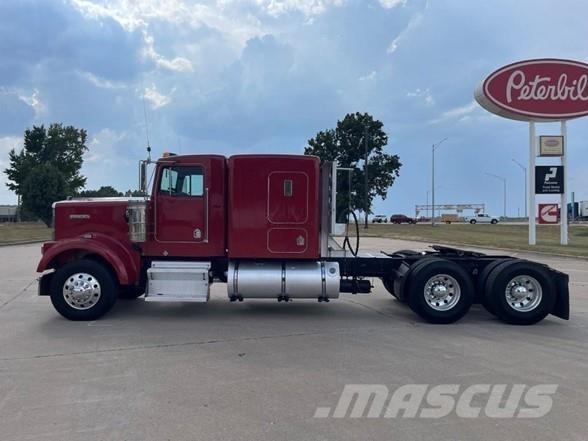 Kenworth W900B Conventional Trucks / Tractor Trucks
