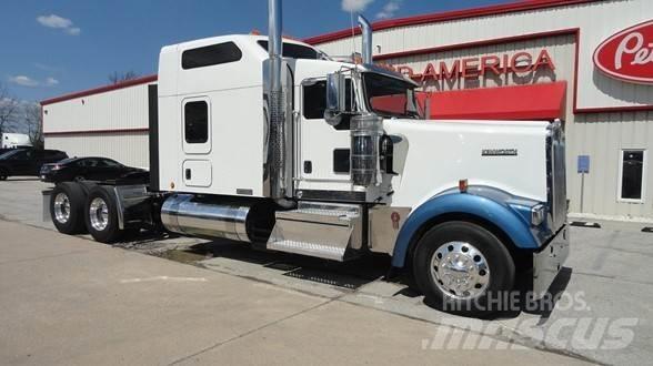 Kenworth W900L Conventional Trucks / Tractor Trucks