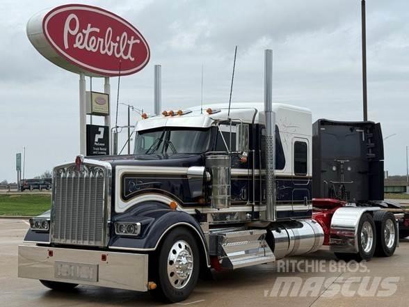 Kenworth W900L Conventional Trucks / Tractor Trucks