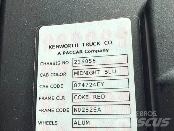 Kenworth W900L Conventional Trucks / Tractor Trucks
