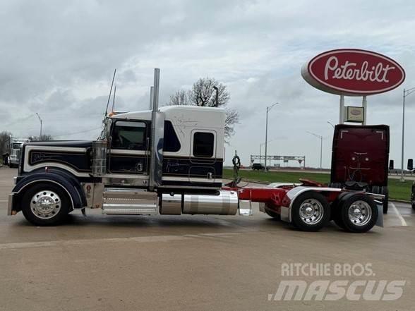 Kenworth W900L Conventional Trucks / Tractor Trucks
