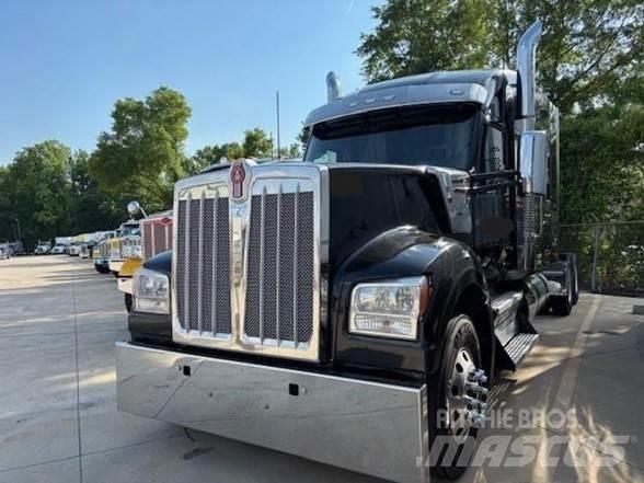 Kenworth W990 Conventional Trucks / Tractor Trucks