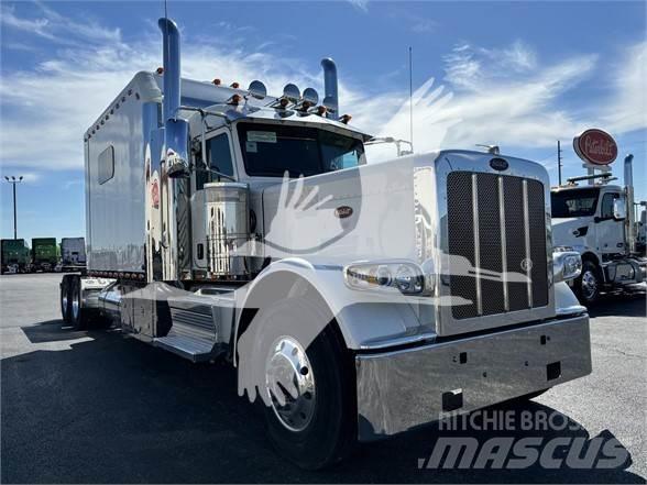 Peterbilt 389 Conventional Trucks / Tractor Trucks