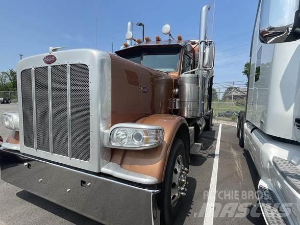 Peterbilt 389 Conventional Trucks / Tractor Trucks