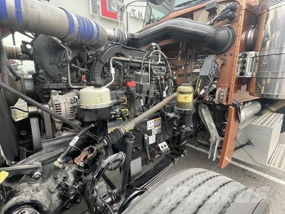 Peterbilt 389 Conventional Trucks / Tractor Trucks