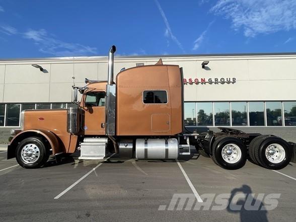 Peterbilt 389 Conventional Trucks / Tractor Trucks