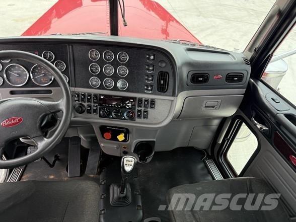 Peterbilt 389 Conventional Trucks / Tractor Trucks