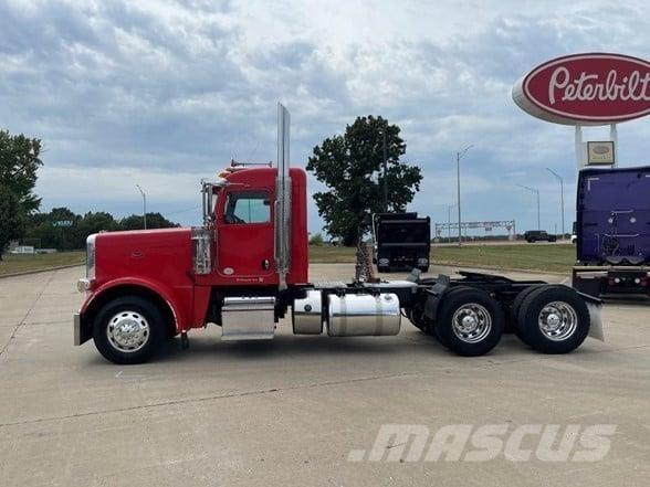 Peterbilt 389 Conventional Trucks / Tractor Trucks