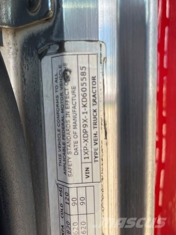 Peterbilt 389 Conventional Trucks / Tractor Trucks