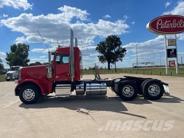 Peterbilt 389 Conventional Trucks / Tractor Trucks