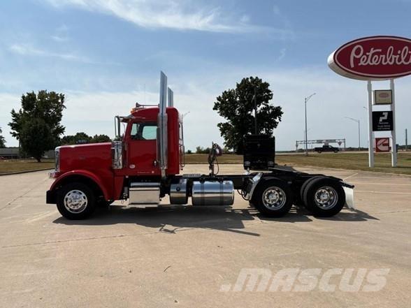Peterbilt 389 Conventional Trucks / Tractor Trucks